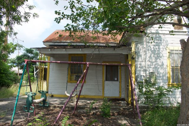 601 N Chupaderas, San Antonio, TX 78207
