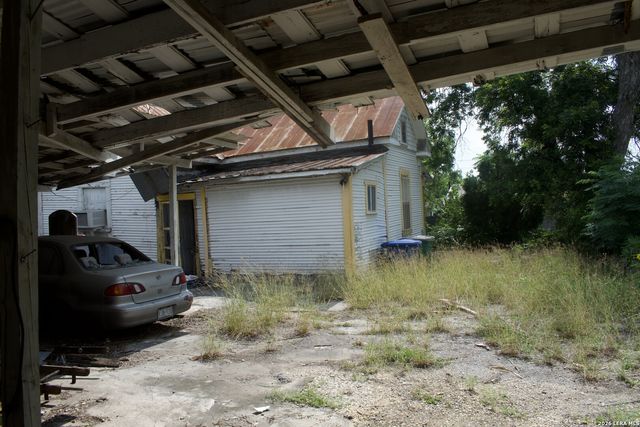 601 N Chupaderas, San Antonio, TX 78207