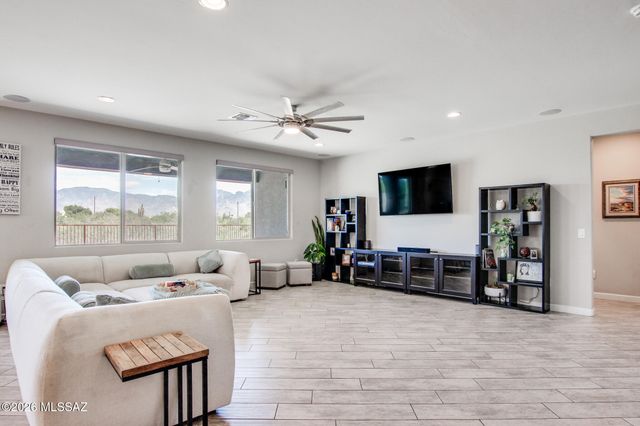 10956 N Gemma Avenue, Oro Valley, AZ 85742