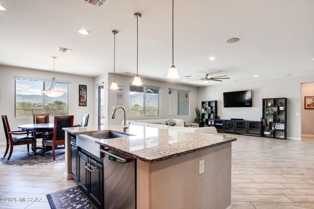 10956 N Gemma Avenue, Oro Valley, AZ 85742