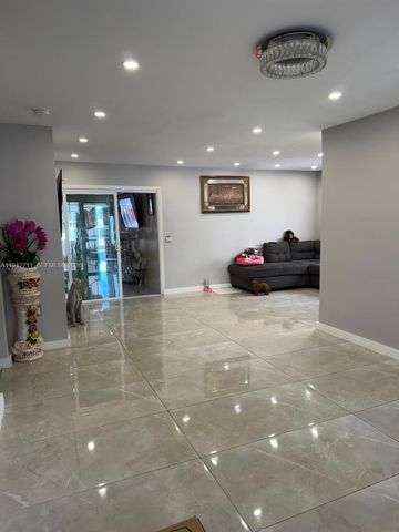 2118 NW 86th St, Miami, FL 33147