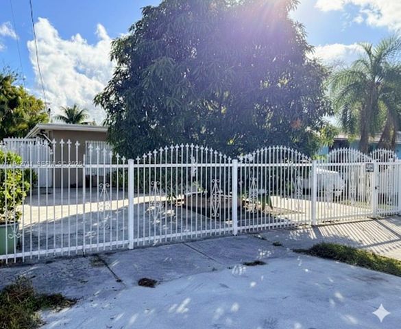 2118 NW 86th St, Miami, FL 33147