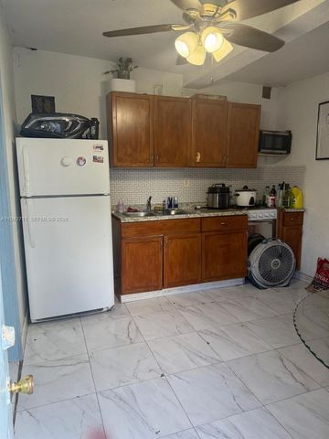 2118 NW 86th St, Miami, FL 33147