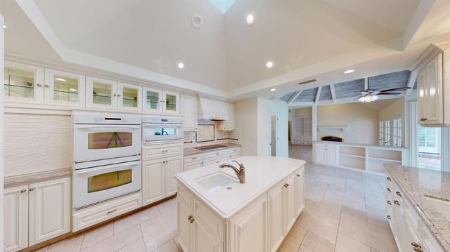 2903 W Cromwell Avenue, Fresno, CA 93711