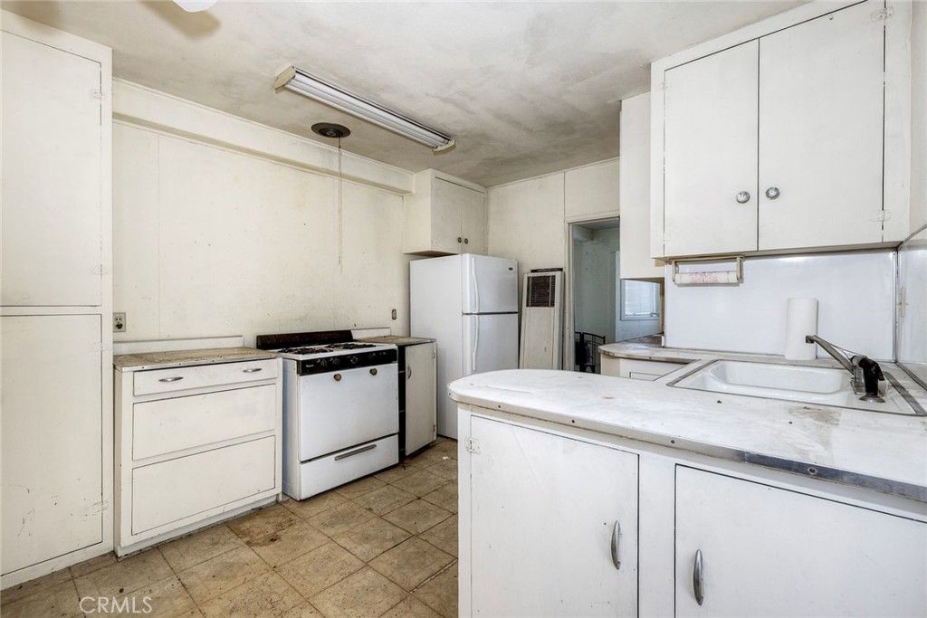 9377 Crest, Spring Valley, CA 91977 — photo 5