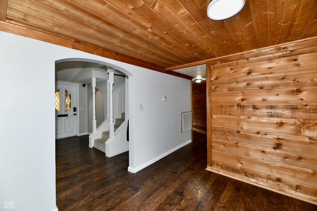 2015 S J Street, Elwood, IN 46036