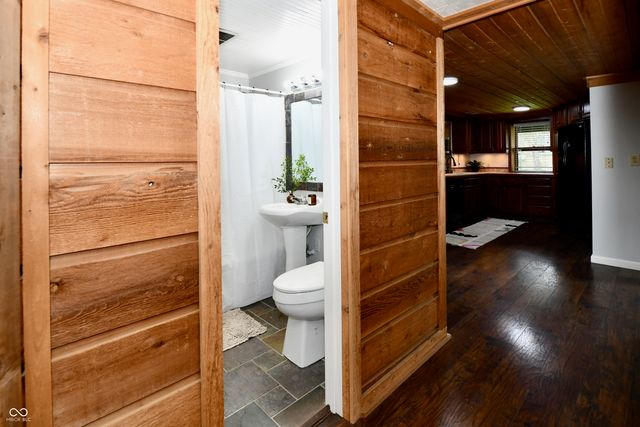2015 S J Street, Elwood, IN 46036