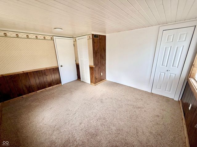 2015 S J Street, Elwood, IN 46036