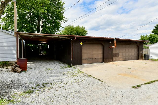 2015 S J Street, Elwood, IN 46036