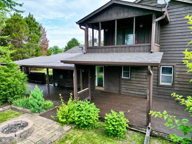 2015 S J Street, Elwood, IN 46036