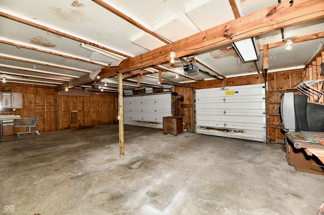 2015 S J Street, Elwood, IN 46036
