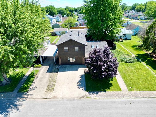 2015 S J Street, Elwood, IN 46036