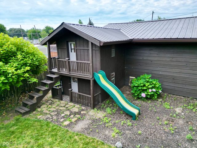2015 S J Street, Elwood, IN 46036