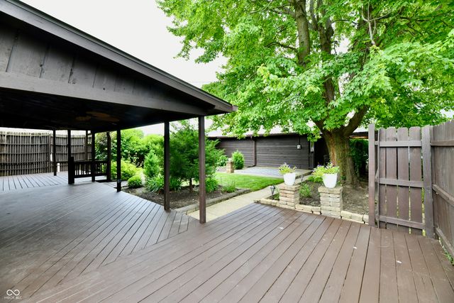 2015 S J Street, Elwood, IN 46036