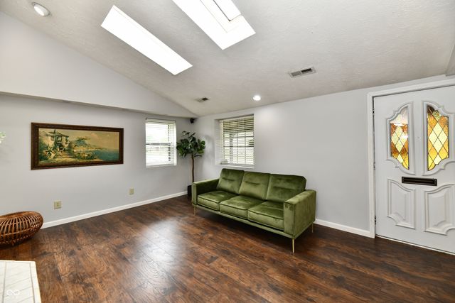 2015 S J Street, Elwood, IN 46036