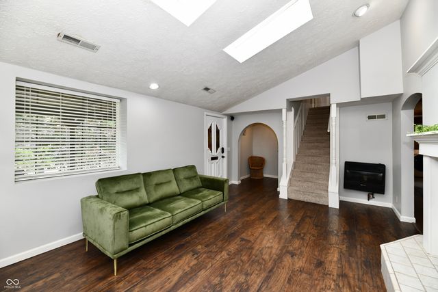 2015 S J Street, Elwood, IN 46036