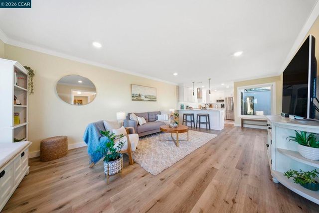 1940 Golden Rain 5, Walnut Creek, CA 94595