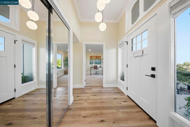 1940 Golden Rain 5, Walnut Creek, CA 94595