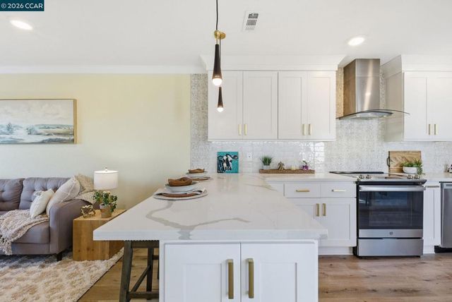 1940 Golden Rain 5, Walnut Creek, CA 94595