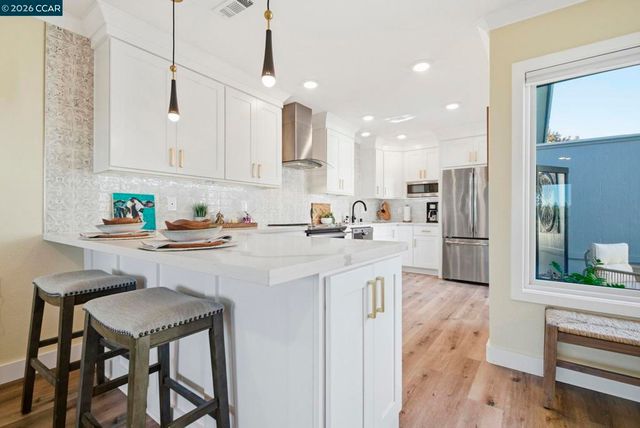 1940 Golden Rain 5, Walnut Creek, CA 94595