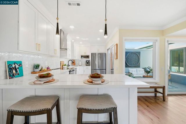 1940 Golden Rain 5, Walnut Creek, CA 94595