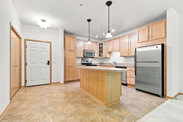 7100 Metro Boulevard 213, Edina, MN 55439