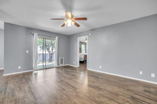 3005 Tyler LN, Taylor, TX 76574
