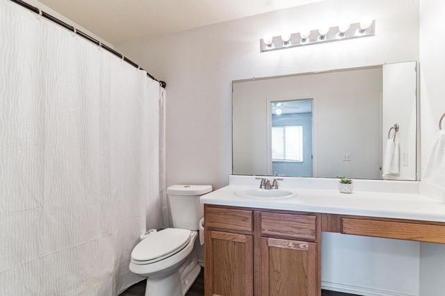 3005 Tyler LN, Taylor, TX 76574