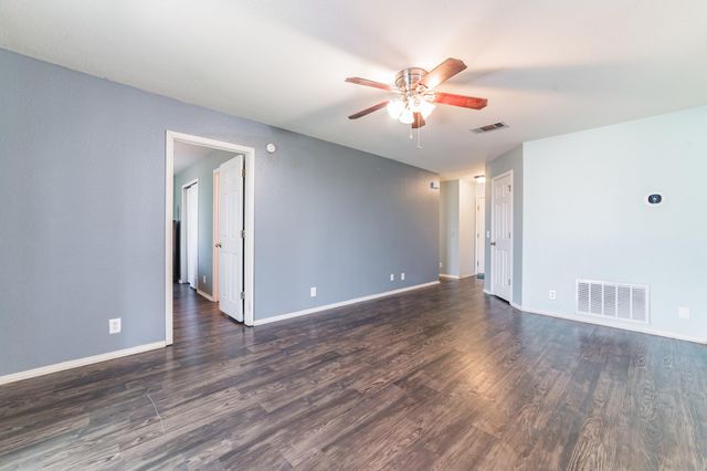 3005 Tyler LN, Taylor, TX 76574