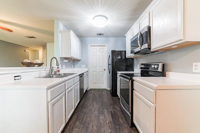 3005 Tyler LN, Taylor, TX 76574