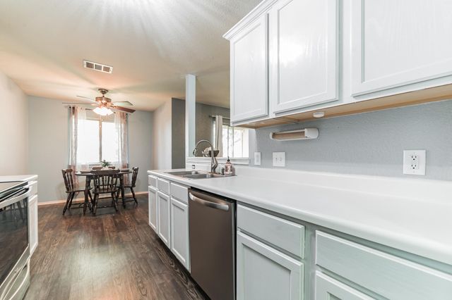 3005 Tyler LN, Taylor, TX 76574