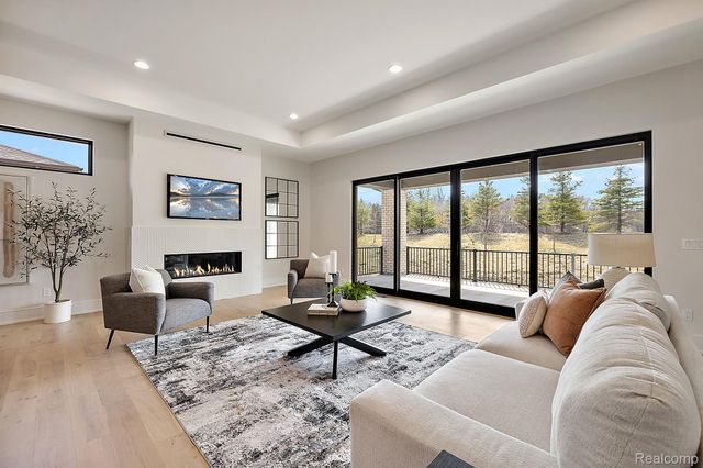 49266 Villa Court, Novi, MI 48374