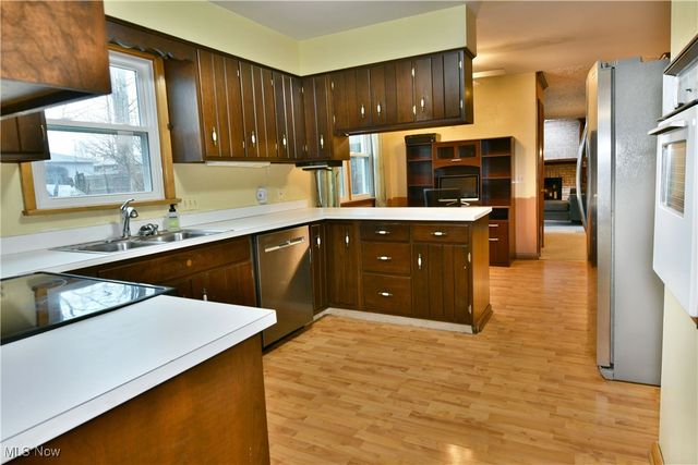 5298 Calla Avenue NW, Champion, OH 44483