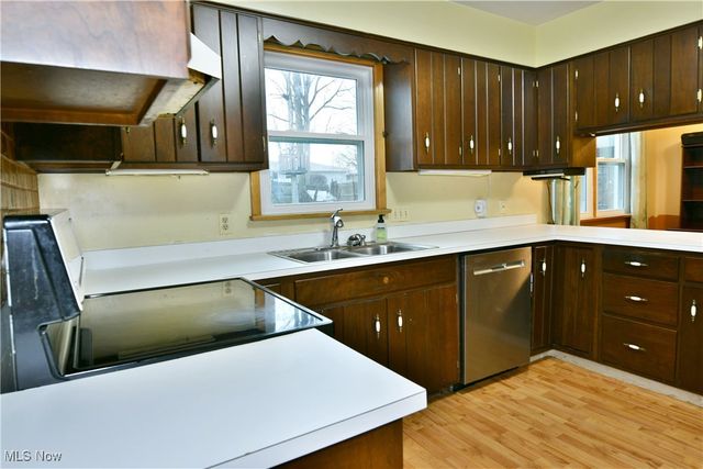 5298 Calla Avenue NW, Champion, OH 44483