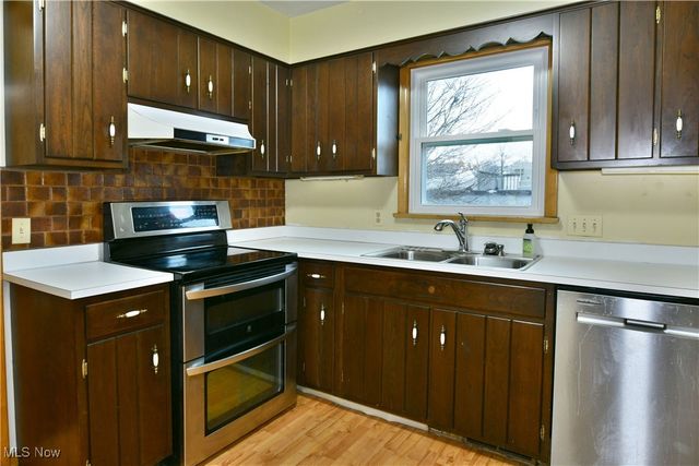 5298 Calla Avenue NW, Champion, OH 44483