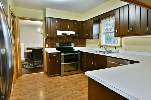 5298 Calla Avenue NW, Champion, OH 44483