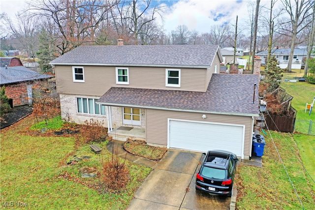 5298 Calla Avenue NW, Champion, OH 44483