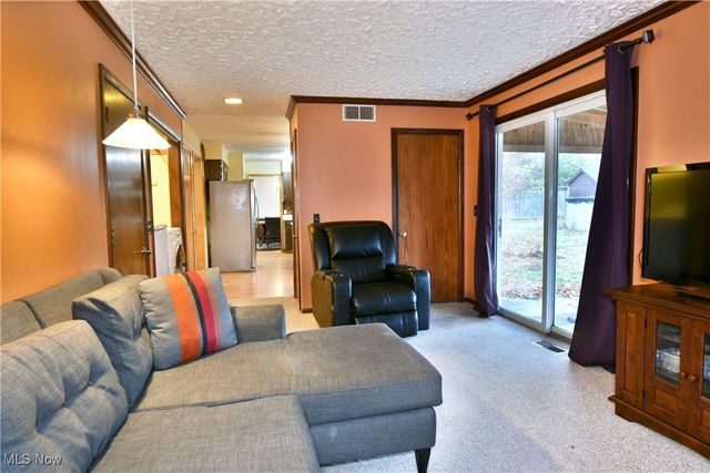 5298 Calla Avenue NW, Champion, OH 44483