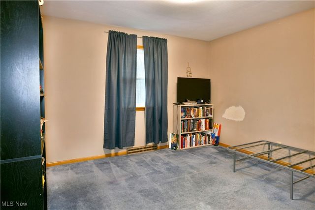 5298 Calla Avenue NW, Champion, OH 44483