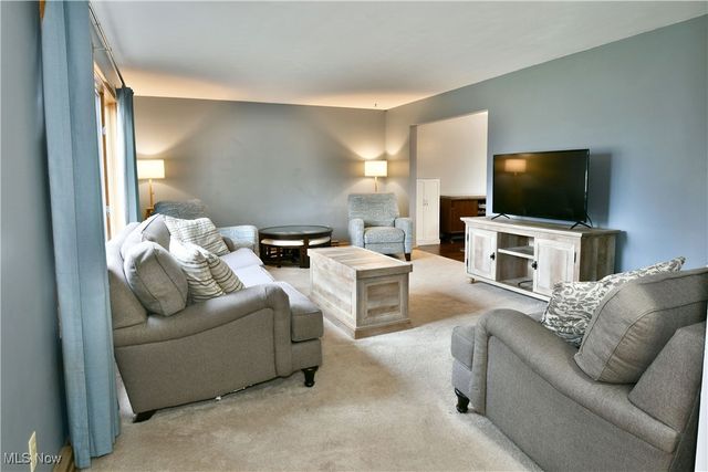 5298 Calla Avenue NW, Champion, OH 44483