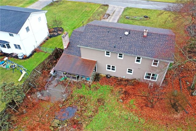 5298 Calla Avenue NW, Champion, OH 44483