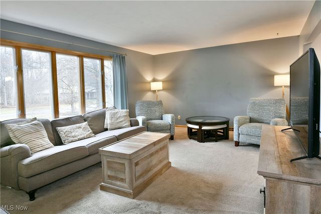 5298 Calla Avenue NW, Champion, OH 44483