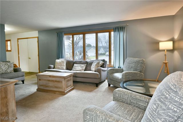 5298 Calla Avenue NW, Champion, OH 44483