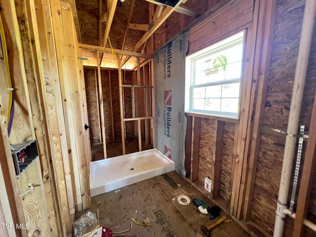 102 Charlie Avenue, Piney Flats, TN 37686