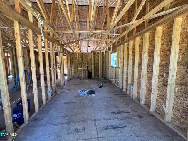 102 Charlie Avenue, Piney Flats, TN 37686
