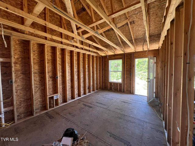 102 Charlie Avenue, Piney Flats, TN 37686