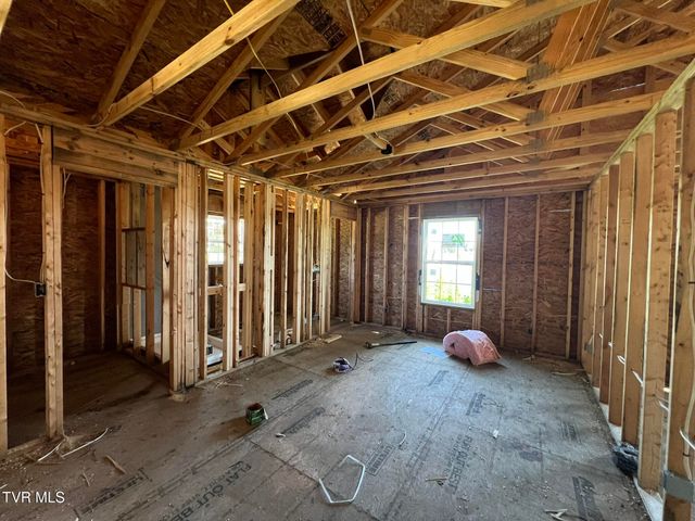 102 Charlie Avenue, Piney Flats, TN 37686