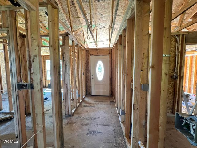 102 Charlie Avenue, Piney Flats, TN 37686