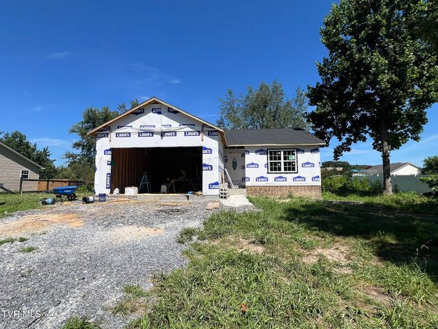 102 Charlie Avenue, Piney Flats, TN 37686