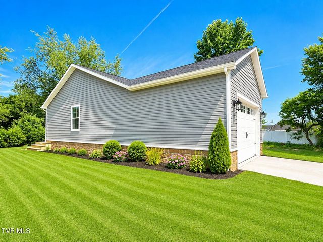 102 Charlie Avenue, Piney Flats, TN 37686